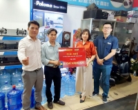 Trao vàng cho các khách hàng trúng thưởng chương trình “Mua bếp trúng vàng” cùng Paloma